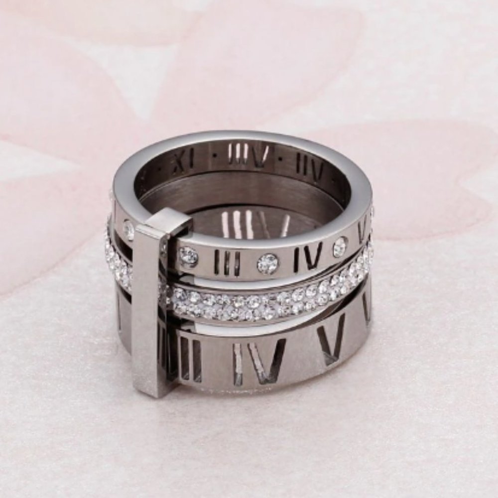 NWT Gorgeous LV Statement Silver  Ring